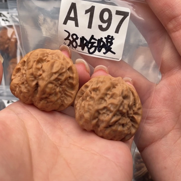 38全品四开背蛤蟆头文玩核桃