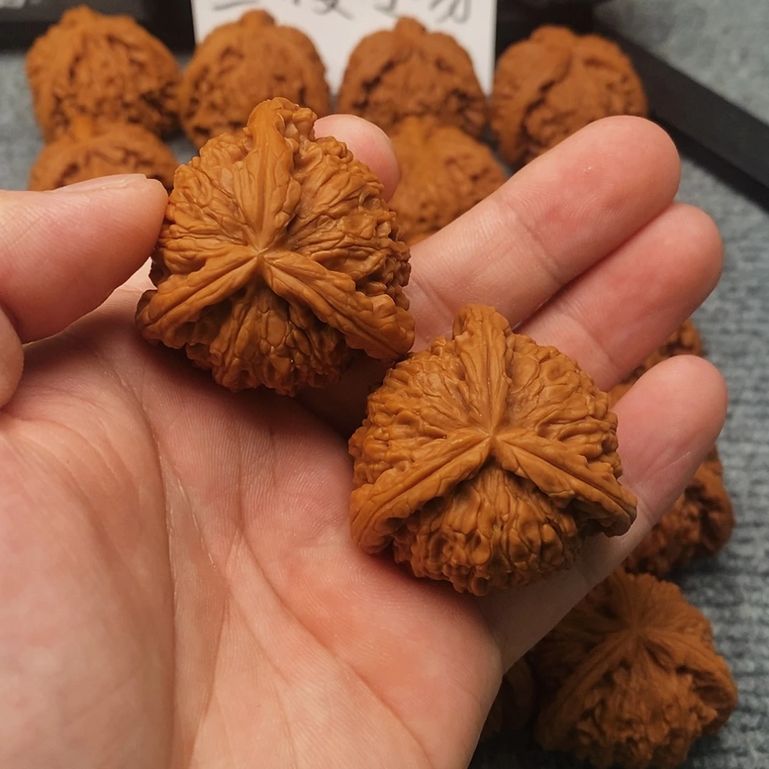 文玩核桃吊坠运****）精工修复三棱40白奔