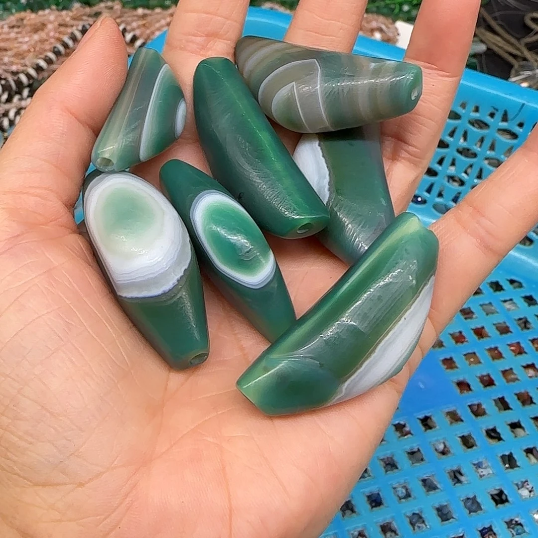 玛瑙/玉髓合金珠宝半成品玛瑙月牙一颗不挑