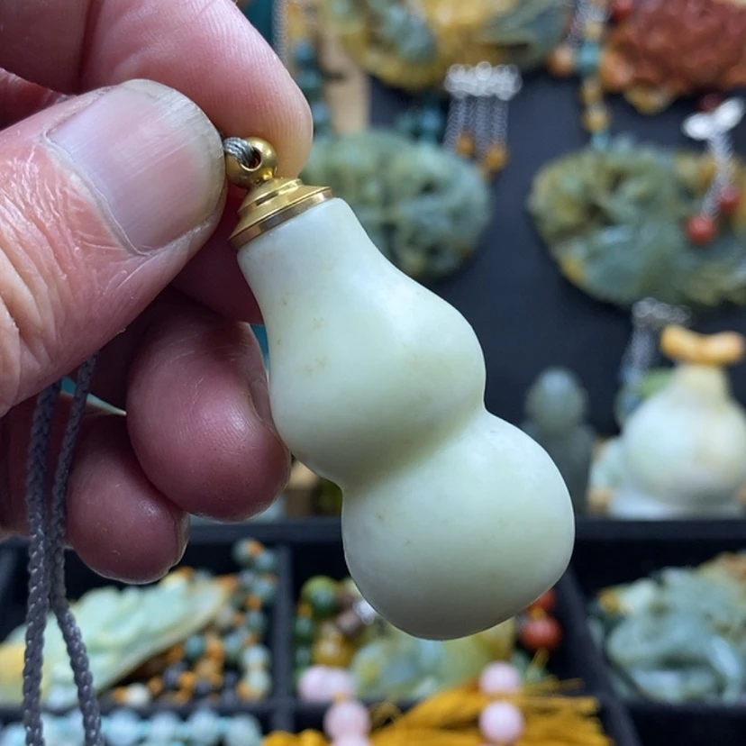 【闪购商品】蛇纹石玉未镶嵌吊坠