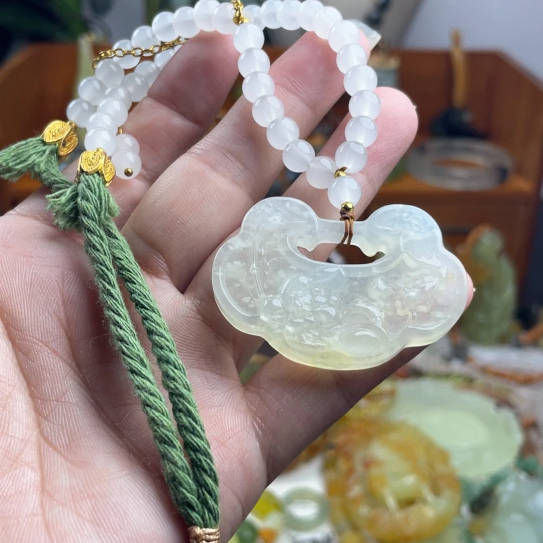 蛇纹石玉未镶嵌吊坠