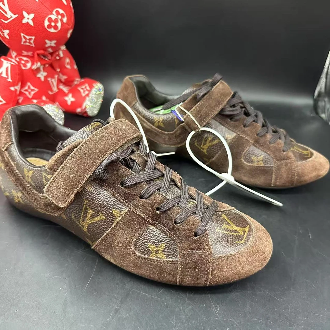 95新 LouisVuitton/路易威登 【AO特惠】39.5欧码棕麂皮平底鞋ao131