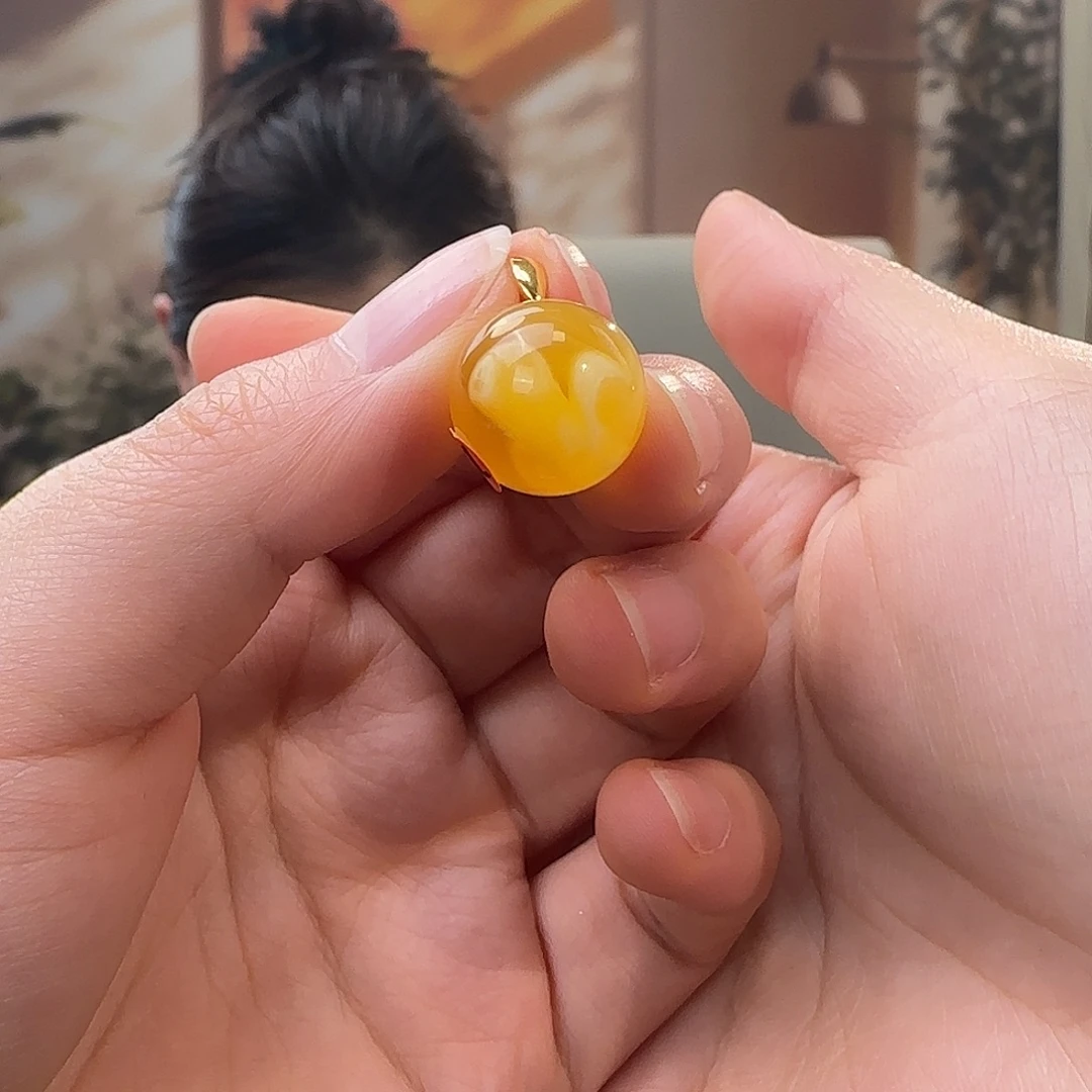 蜜蜡18K金镶嵌吊坠(不含链)