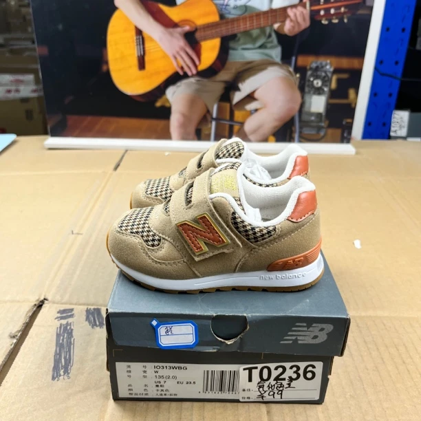 T0236 NEW BALANCE PO313WBG 23.5码135儿童运动鞋微瑕疵 无售后