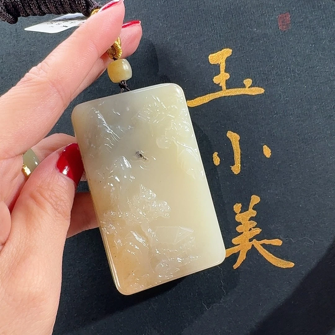 和田玉未镶嵌颈饰若羌黄口