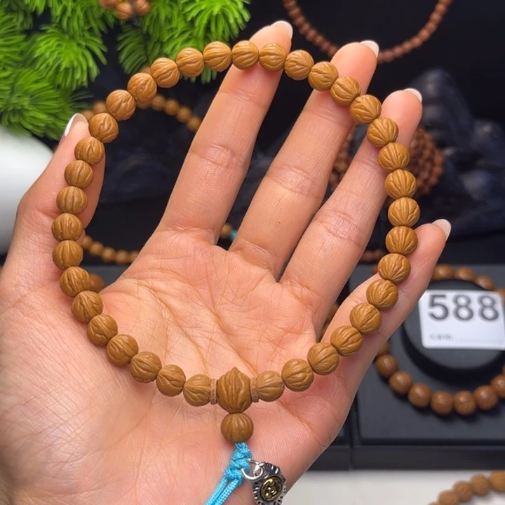 一***烟桃核吊坠玉龙脊0.8