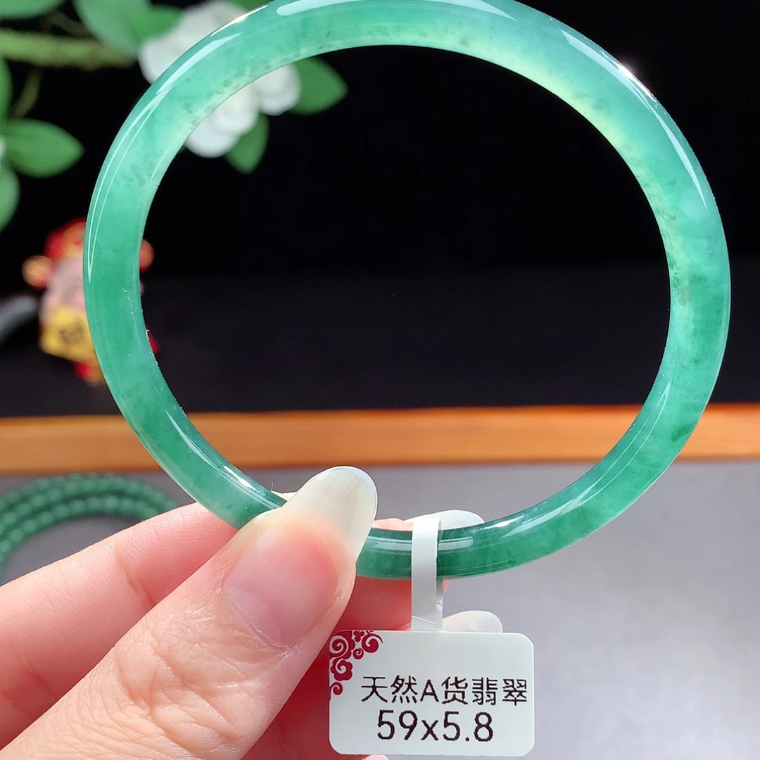 未镶嵌手镯（圆镯）翡翠