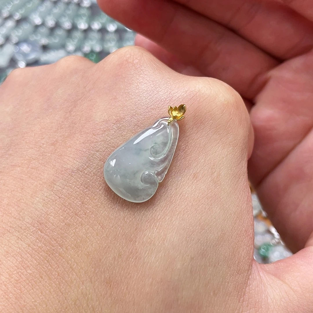 翡翠18K金镶嵌颈饰