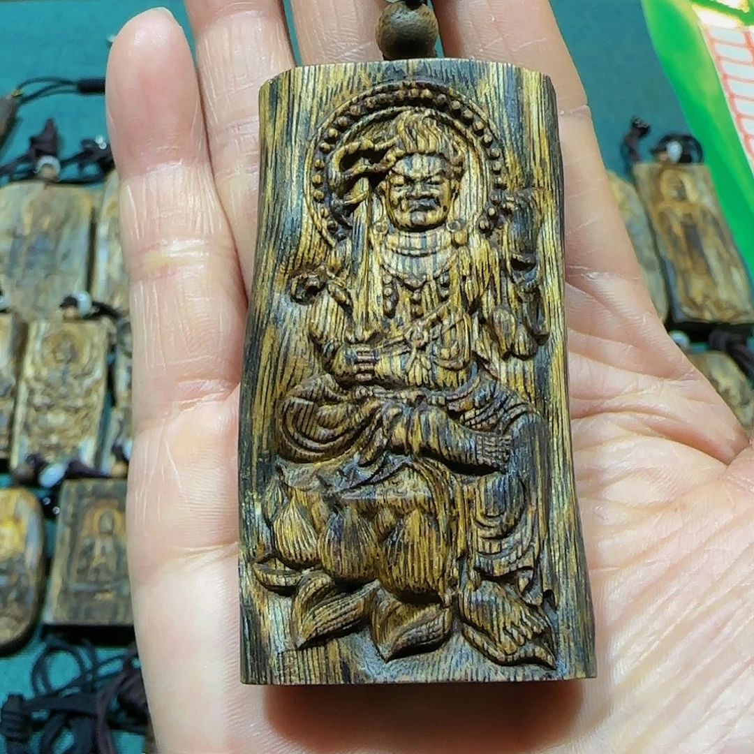 沉香吊坠海南白奇乌身老料雕刻不动尊吊坠24.4克带绳