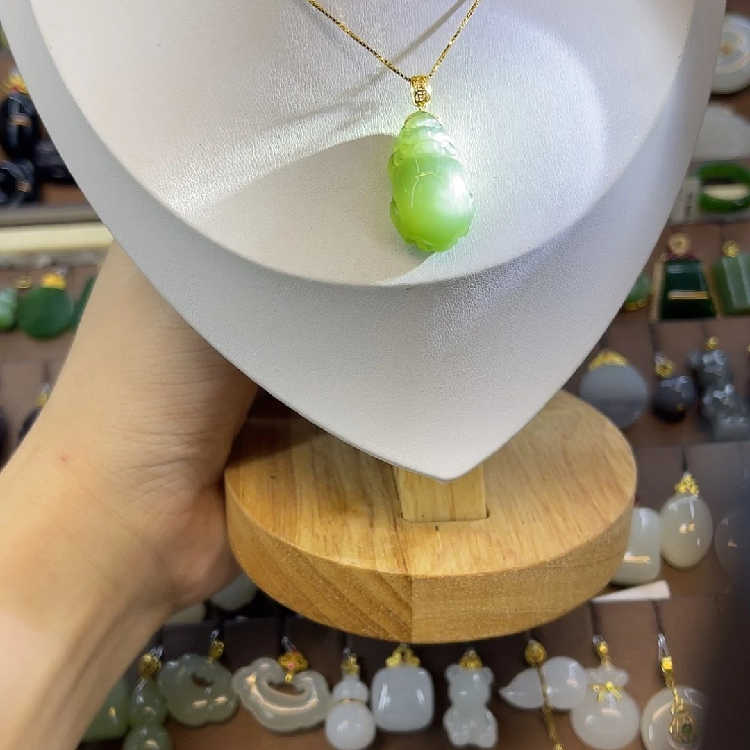 和田玉18K金镶嵌吊坠(赠链)