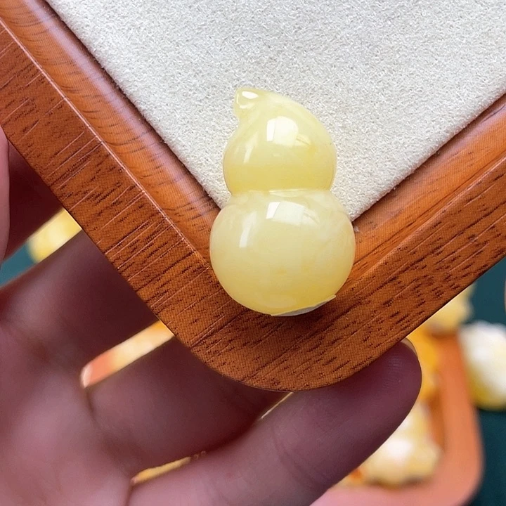 琥珀裸石未镶嵌蜜蜡