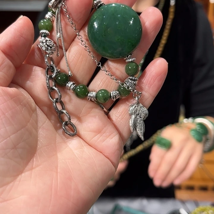 颈饰未镶嵌和田玉（糖玉）