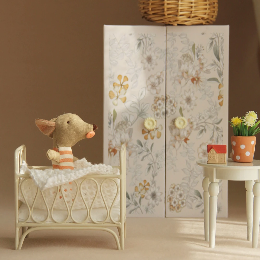 源头厂家北欧铁艺娃屋微缩摇篮卧室创意简约带垫子迷你玩具摆件