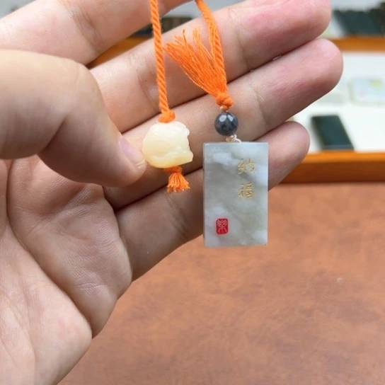颈饰未镶嵌和田玉（糖玉）