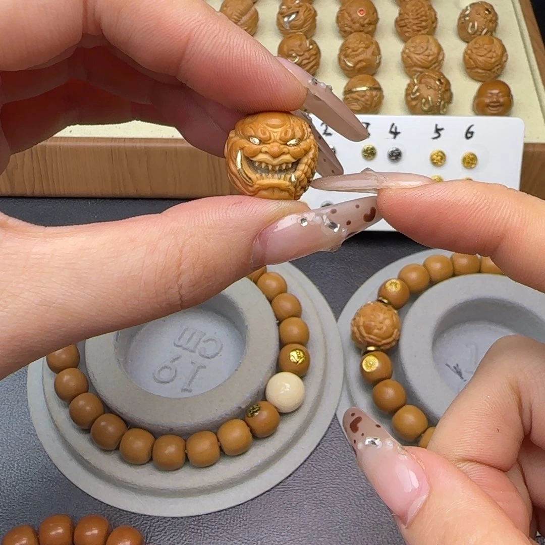 .***/吊坠猴头核桃111111