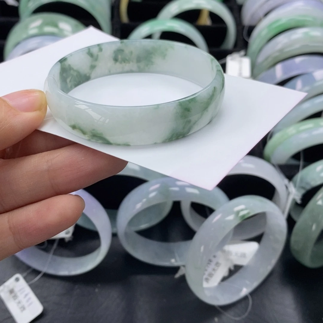 翡翠手镯未镶嵌手镯