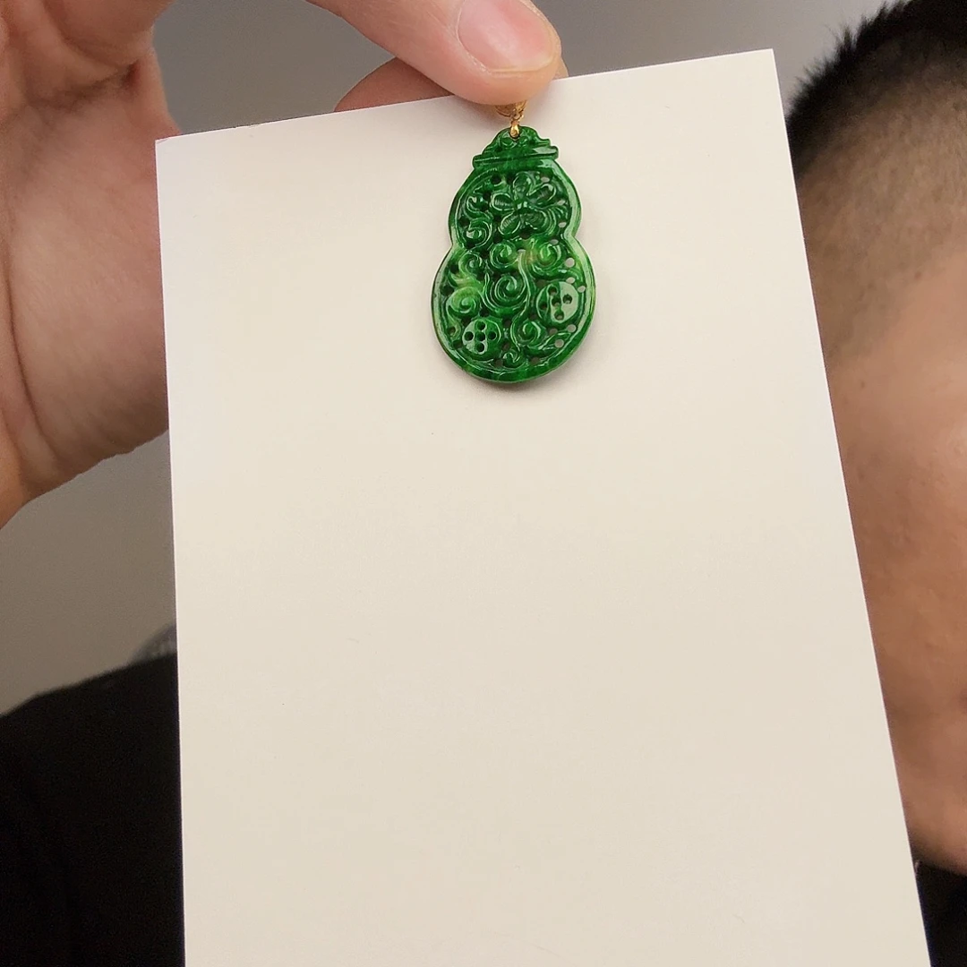 翡翠18K金镶嵌颈饰一件