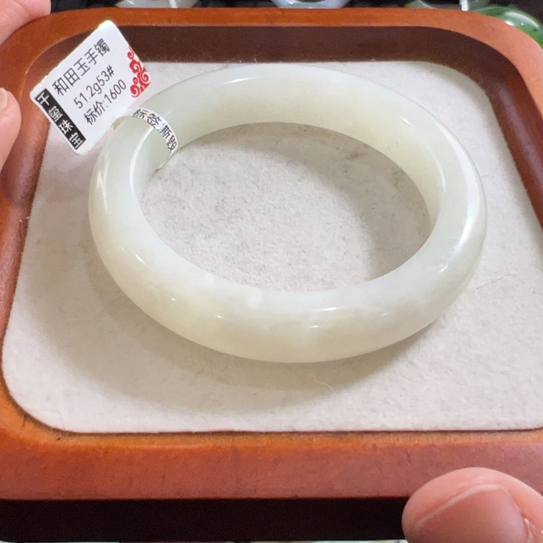 和田玉未镶嵌手镯