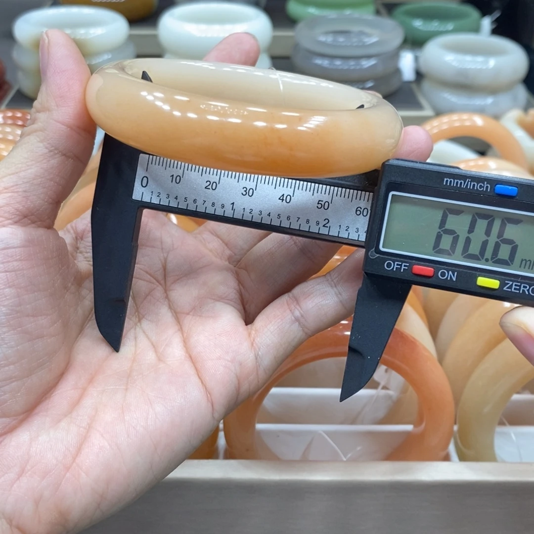 石英岩玉未镶嵌手镯