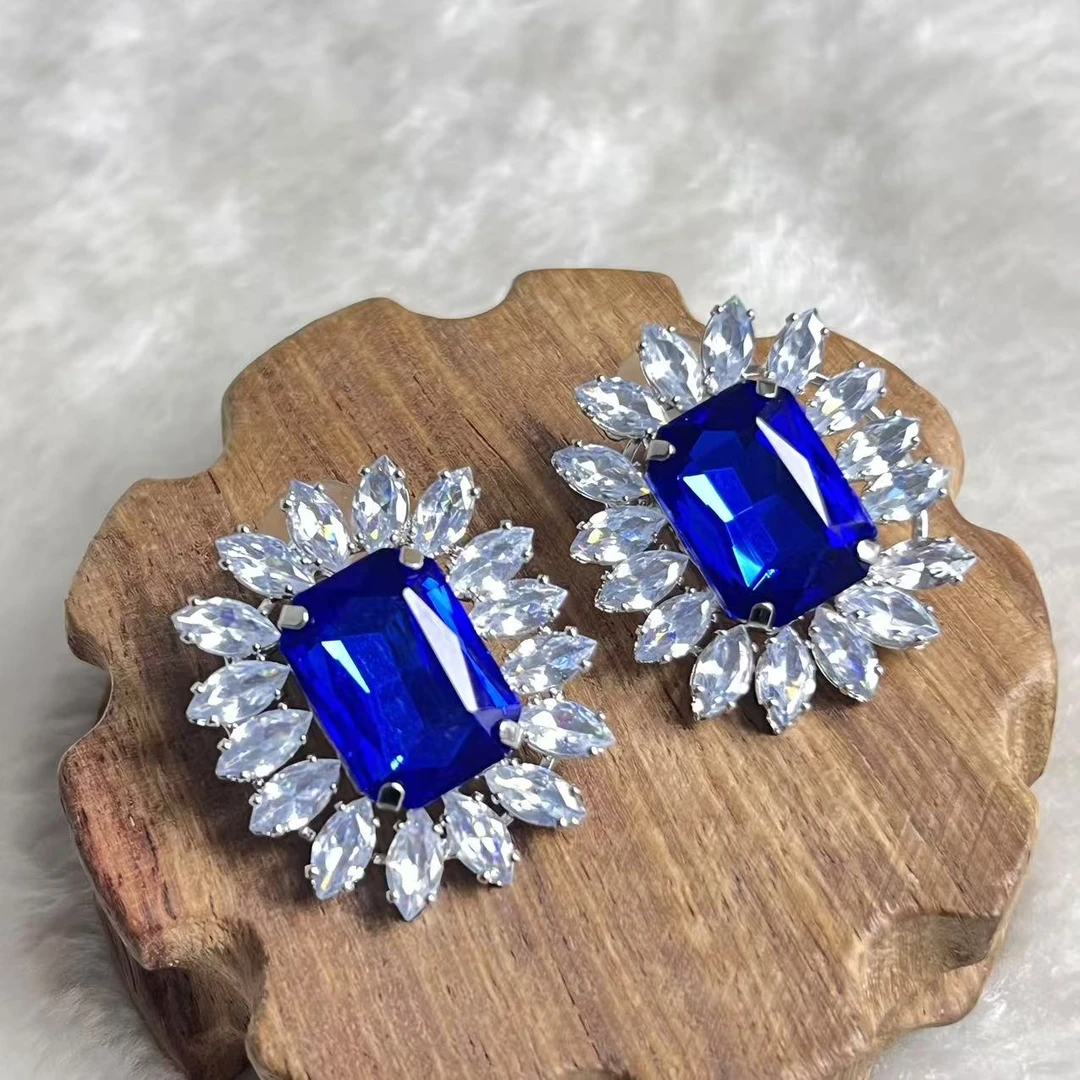 Y典藏品 蓝时尚耳钉美观大气美轮美奂尽显魅力