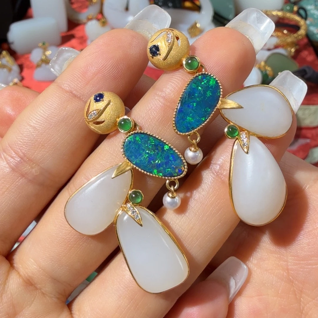 和田玉18K金镶嵌颈饰