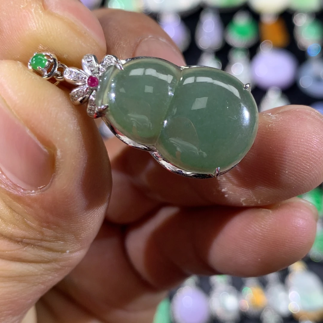 翡翠18K金镶嵌颈饰