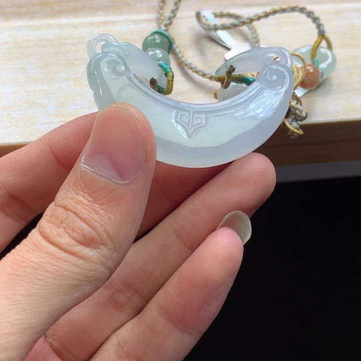 翡翠未镶嵌颈饰吊坠