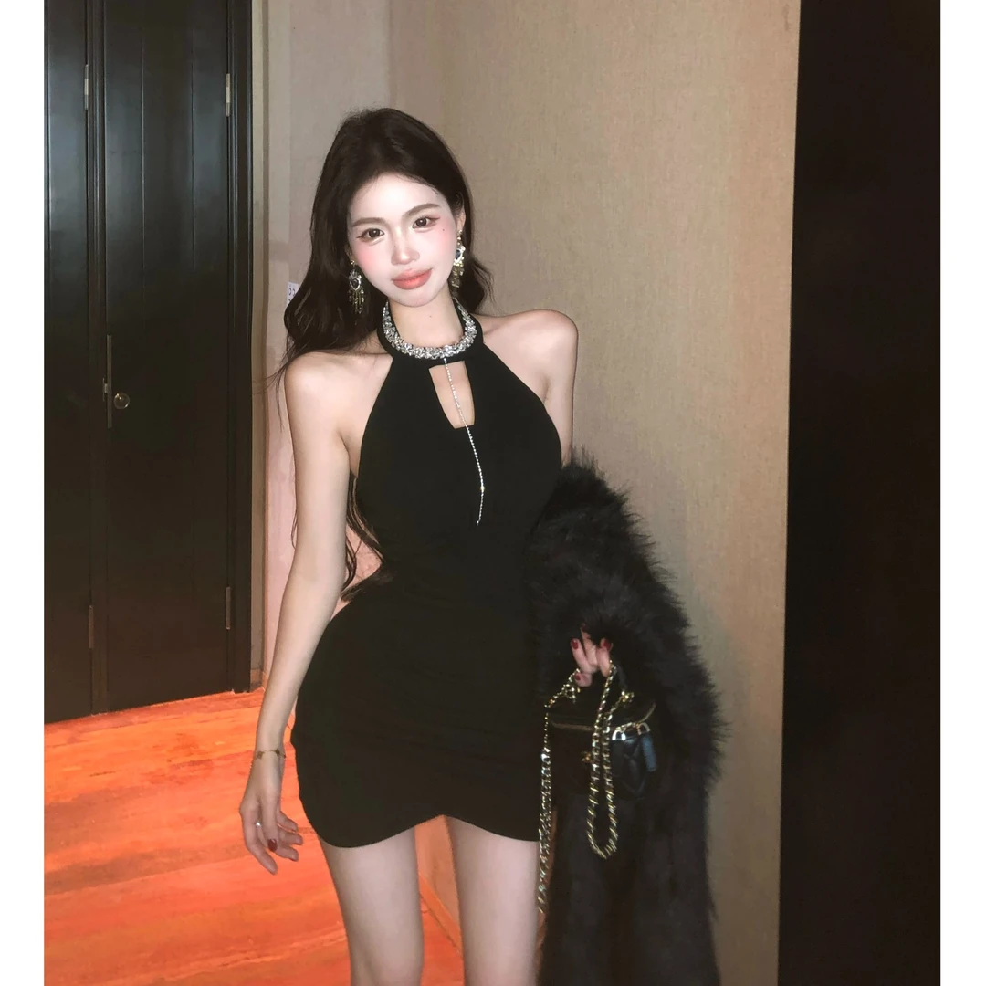 法式气质名媛重工镶钻无袖连衣裙女2025春季新款褶皱收腰包臀裙子
