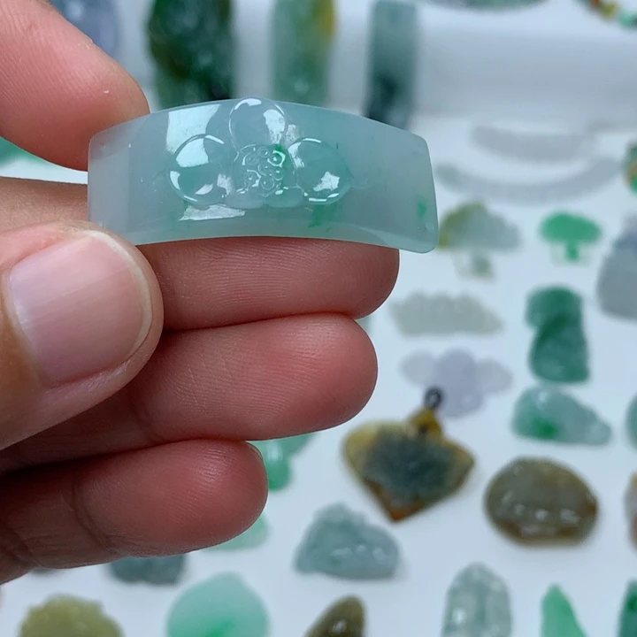 翡翠未镶嵌吊坠(不含链)