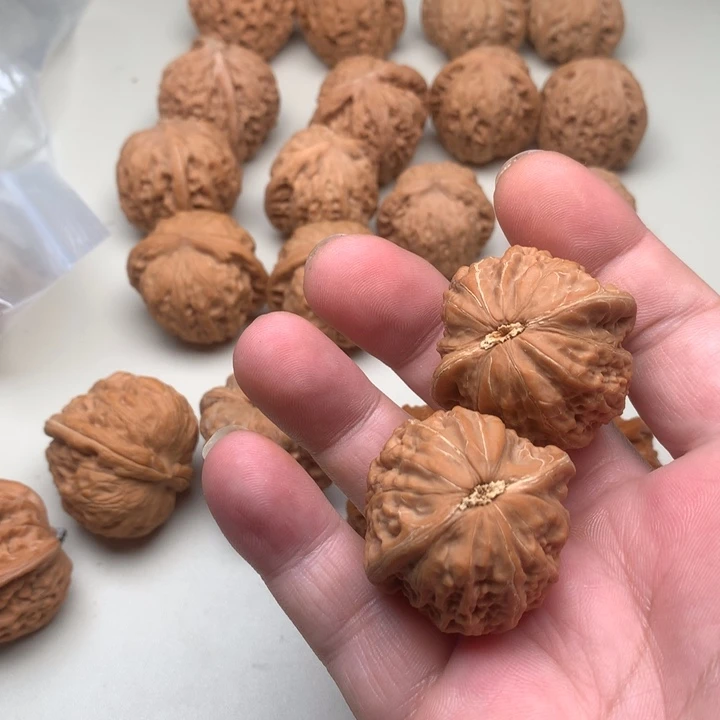 磊***文玩核桃吊坠铁锤