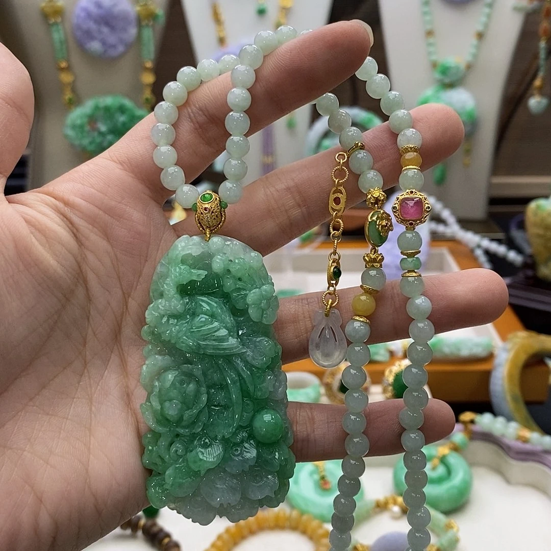 颈饰未镶嵌翡翠项链