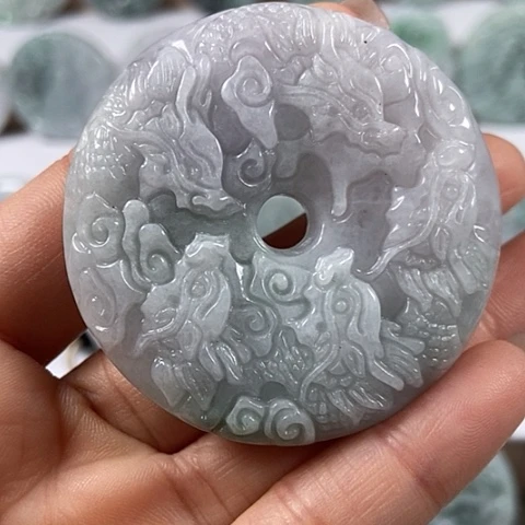 翡翠颈饰未镶嵌九龙扣两面工