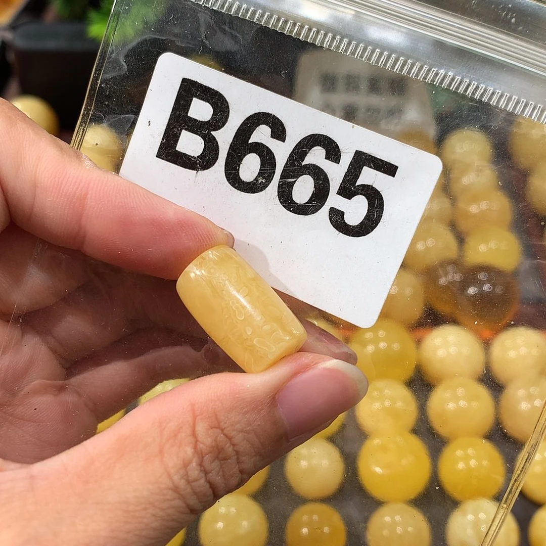 未镶嵌琥珀珠宝奇石