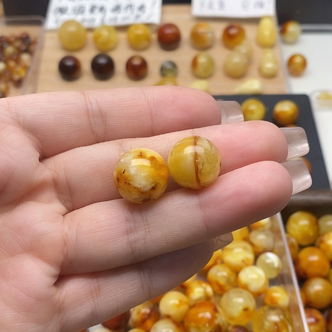 邹***邹蜜蜡未镶嵌裸石蜜蜡