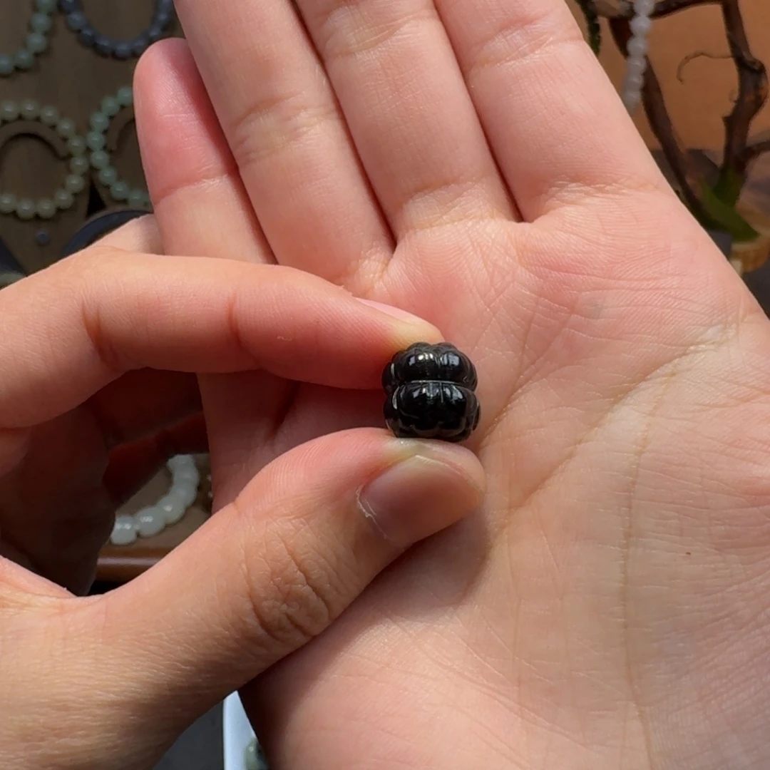 和田玉未镶嵌颈饰烟紫单珠