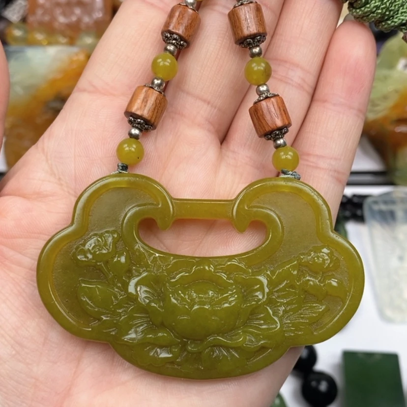 【闪购商品】蛇纹石玉未镶嵌挂坠