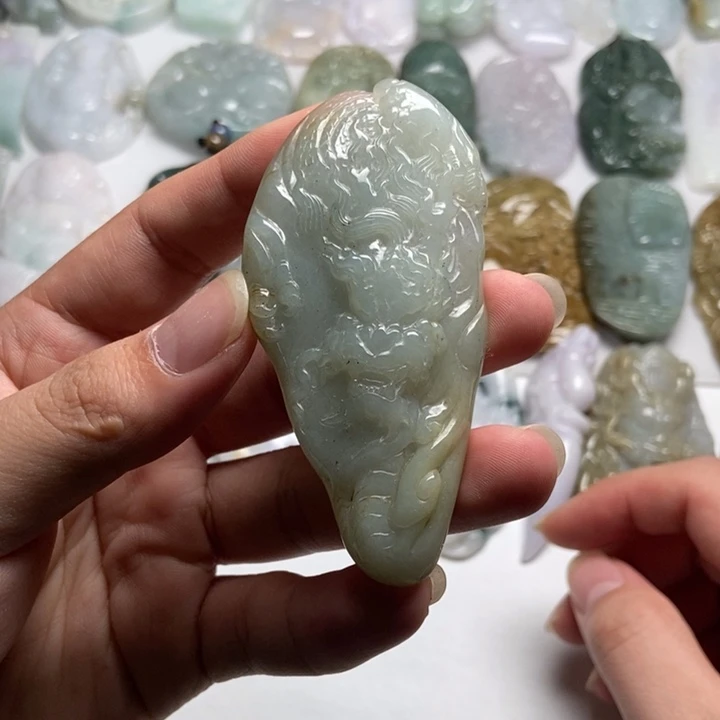 翡翠未镶嵌颈饰龙牌43