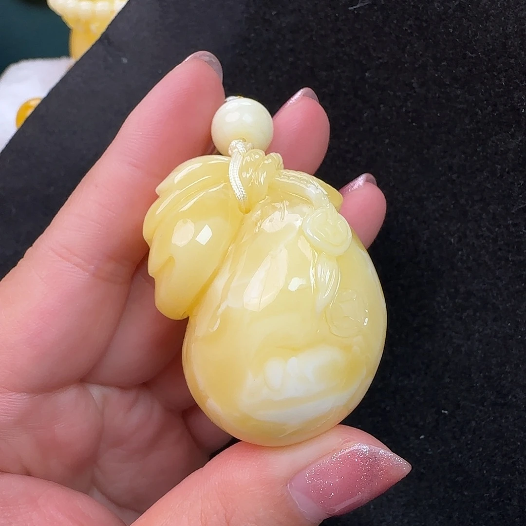 蜜蜡未镶嵌珠宝奇石