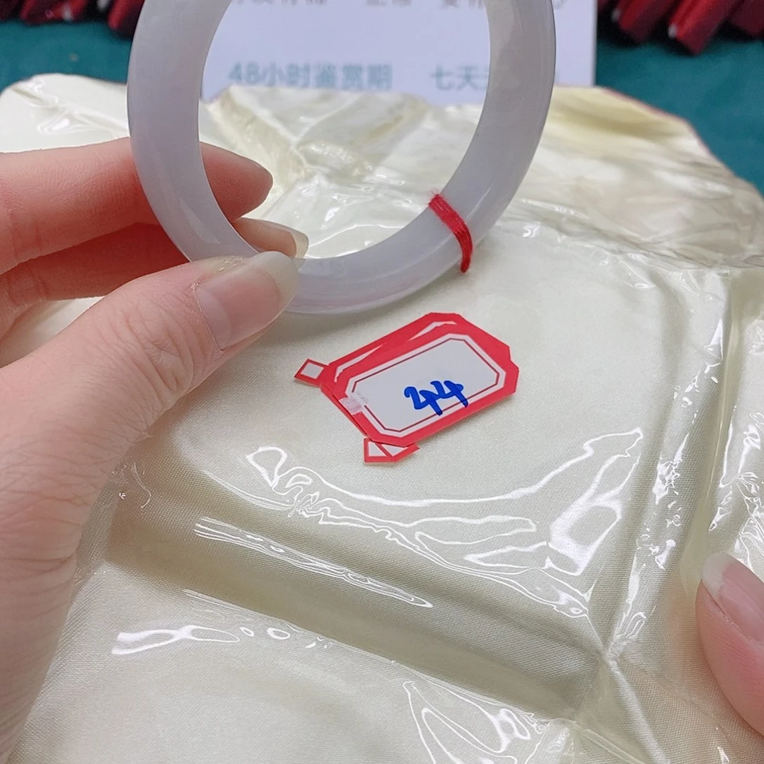 翡翠手镯未镶嵌娅****）444444444