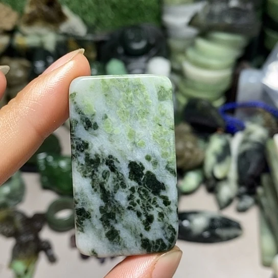 独山玉未镶嵌珠宝半成品