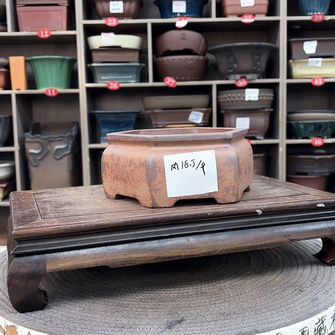 紫砂花盆紫砂的颜色很