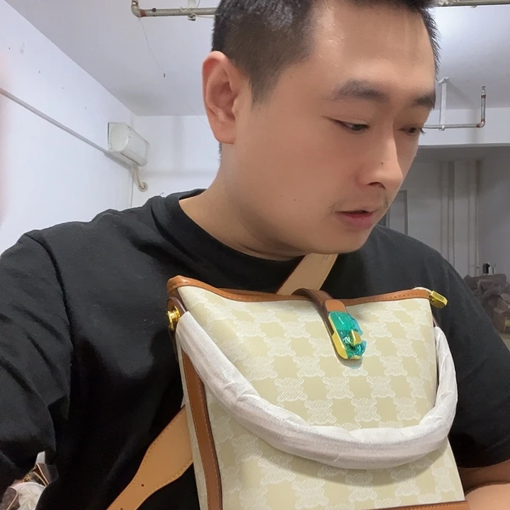 蚕丝马皮（革）水牛皮（革）牛津布猪剖层皮革牛皮纸鱼皮（革）