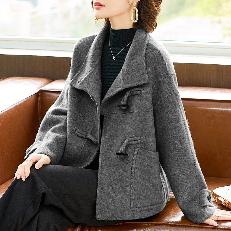 妈妈秋装大衣女2025春季新款小个子高级感短款灰色牛角扣毛呢外套