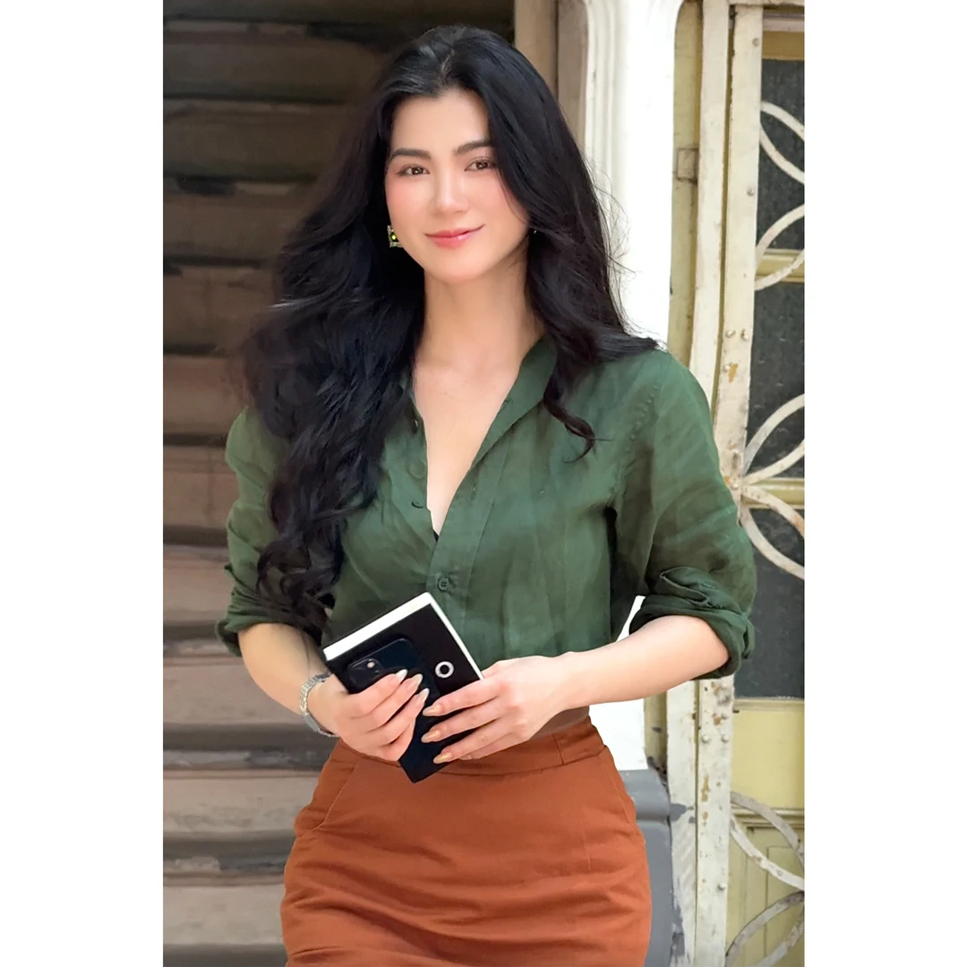 YURIII原创设计2025早秋新款复古港风100%苎麻绿色宽松衬衫女士