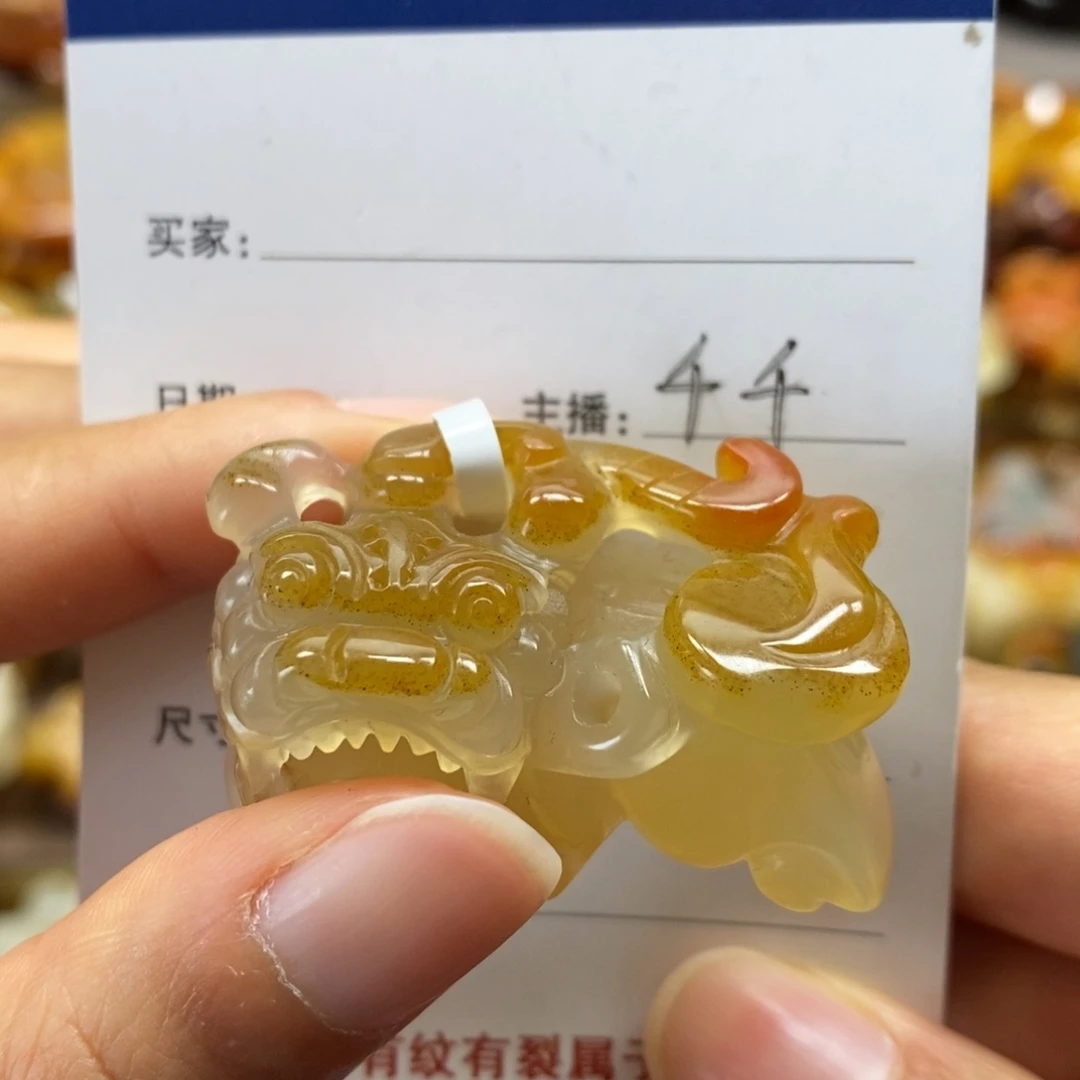石英质玉（黄龙玉）颈饰未镶嵌