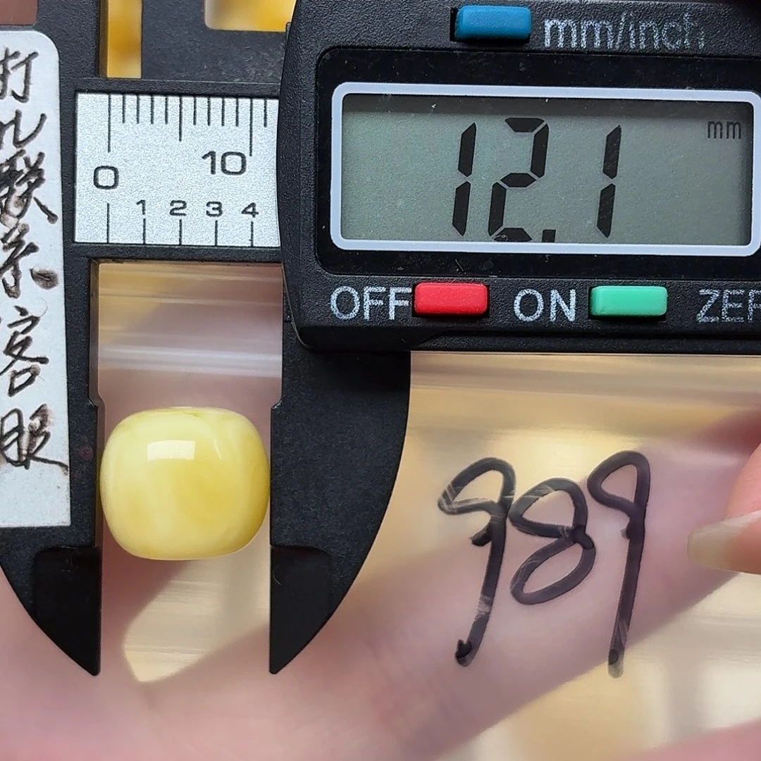 斌***蜜蜡未镶嵌裸石蜜蜡