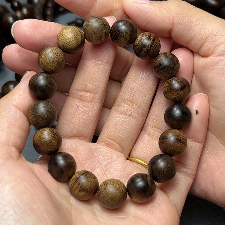 沉香手串白棋留疤