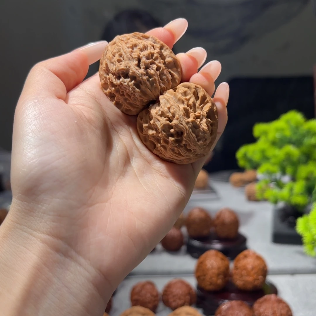 桃核把件40三角白全原生态