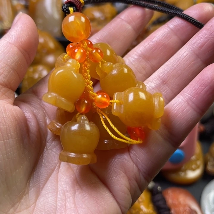 石英质玉吊坠(不含链)未镶嵌花***%