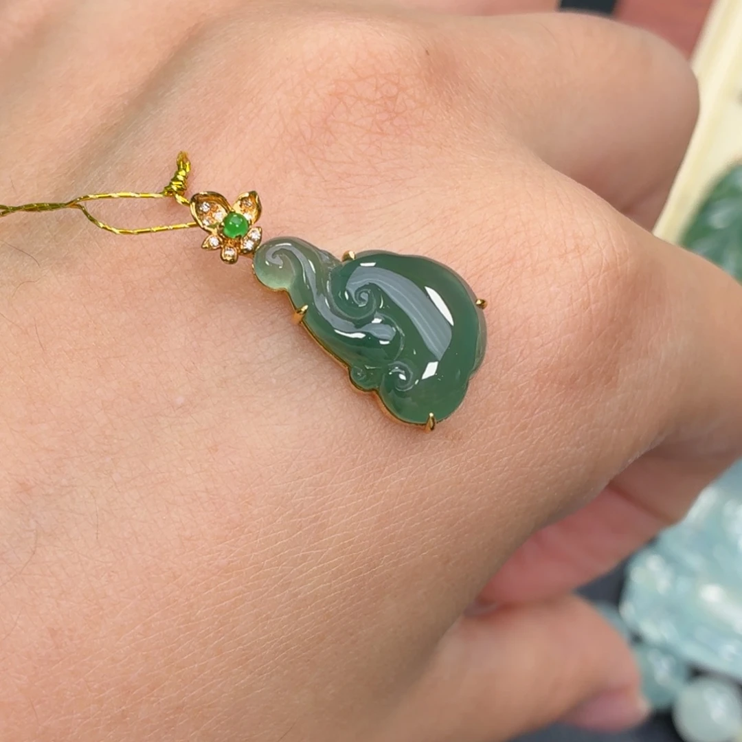 翡翠18K金镶嵌颈饰